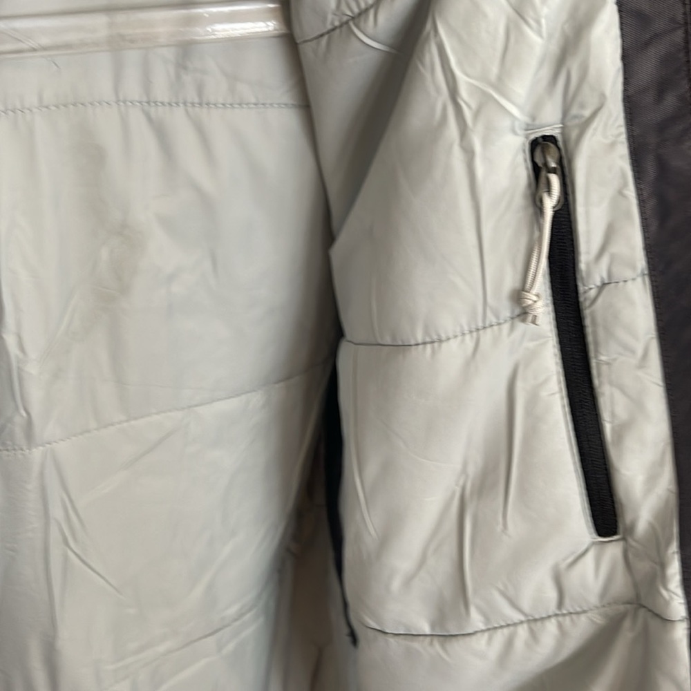 North Face Insulated Coat. - Picture 6 of 10